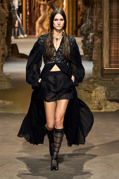 Look 14